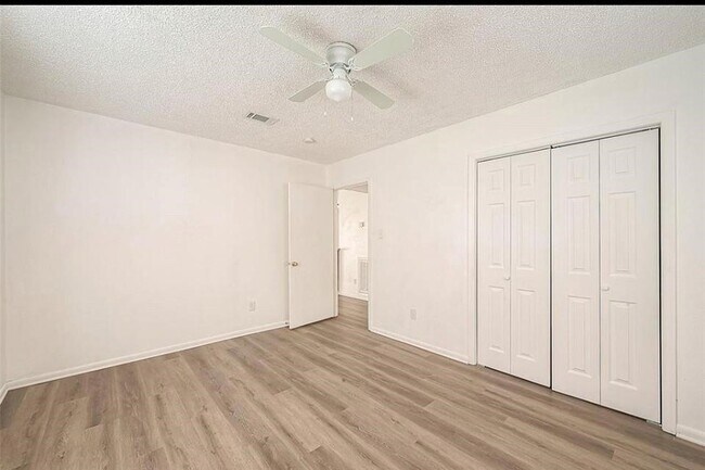Building Photo - 8430 Round Rock Dr