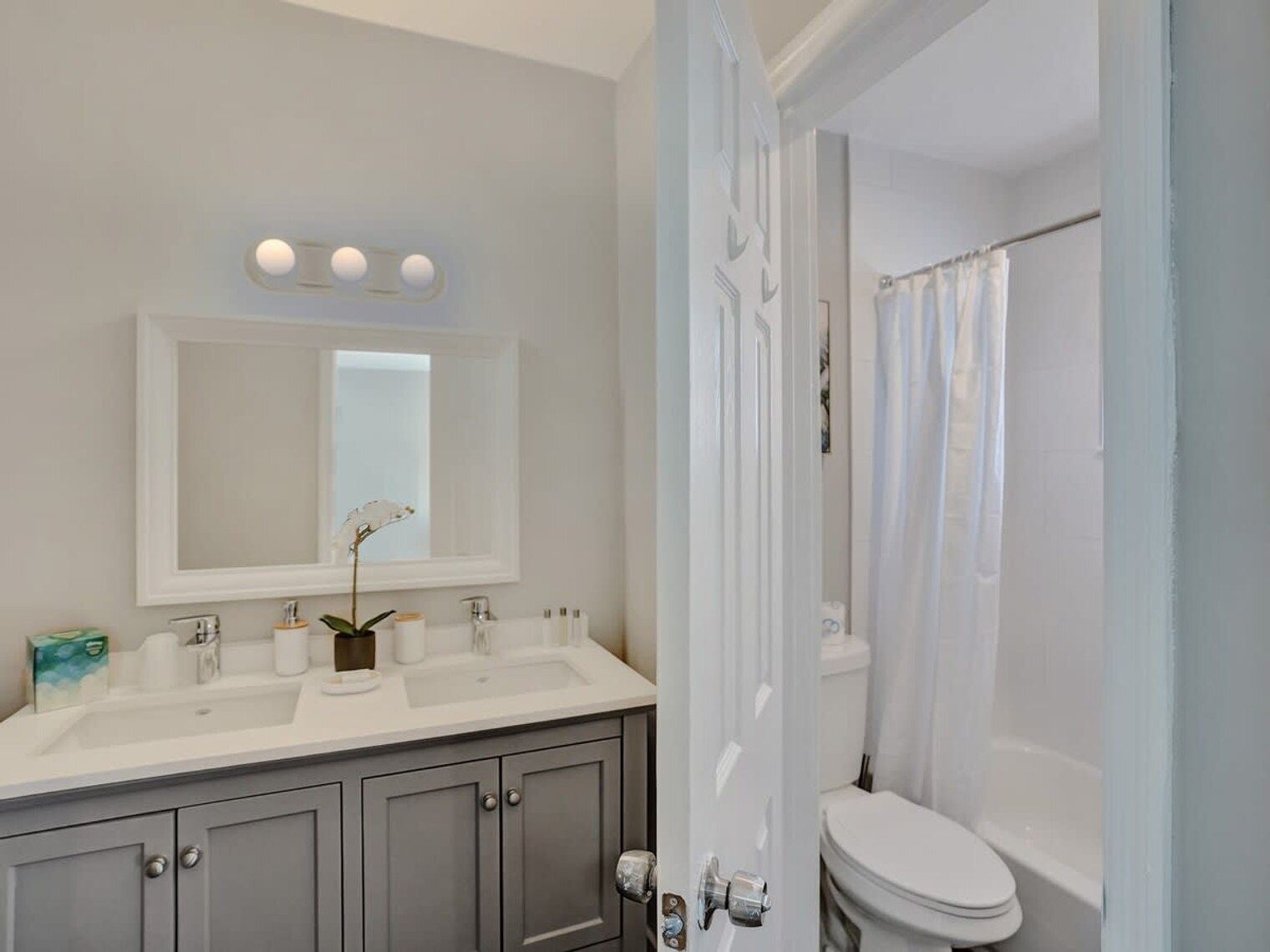 Building Photo - 3208 NE 9th St