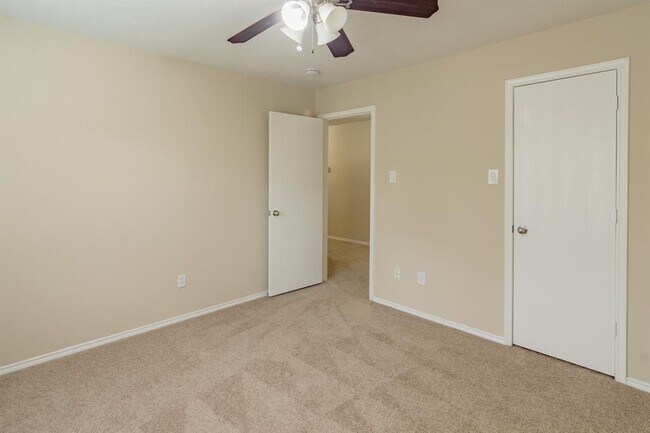 Building Photo - 14 S Vesper Bend Cir