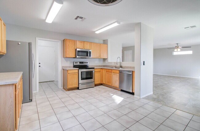 Building Photo - 5945 N 73rd Dr