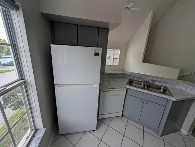 Building Photo - 10562 Windsor Lake Ct
