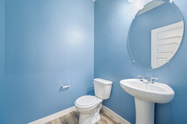 Building Photo - $2,395.95, Two Bedroom, 2.5 bathroom Townhome in Broomfield