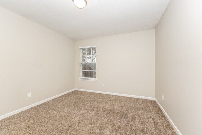 Building Photo - 1807 Meadowglen Cir