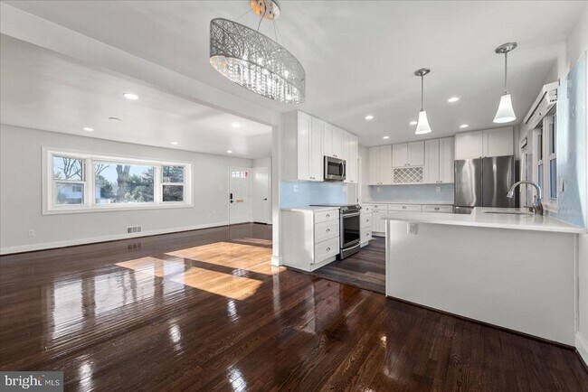 Building Photo - 7114 Xavier Ct