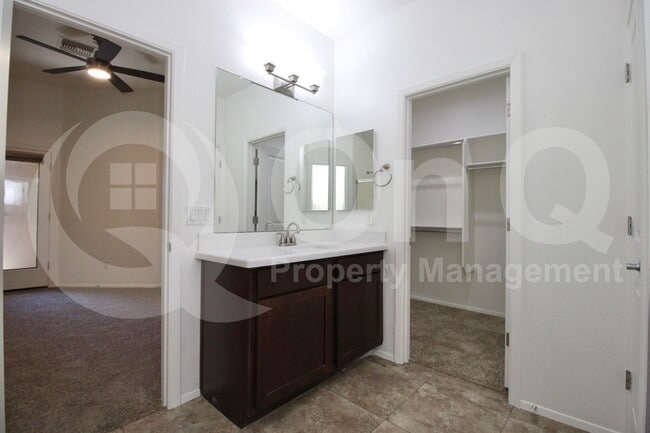 Building Photo - 3113 E Danbury Rd
