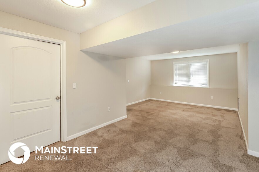 Building Photo - 1410 NW High View Dr