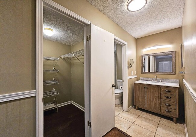 Building Photo - 597 Emory Oaks Way