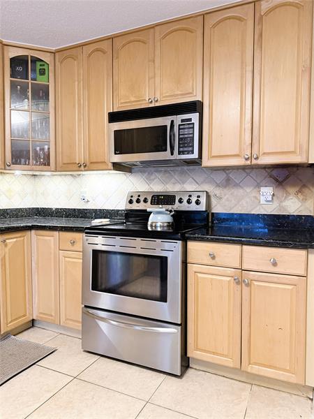 Building Photo - 6671 Via Regina