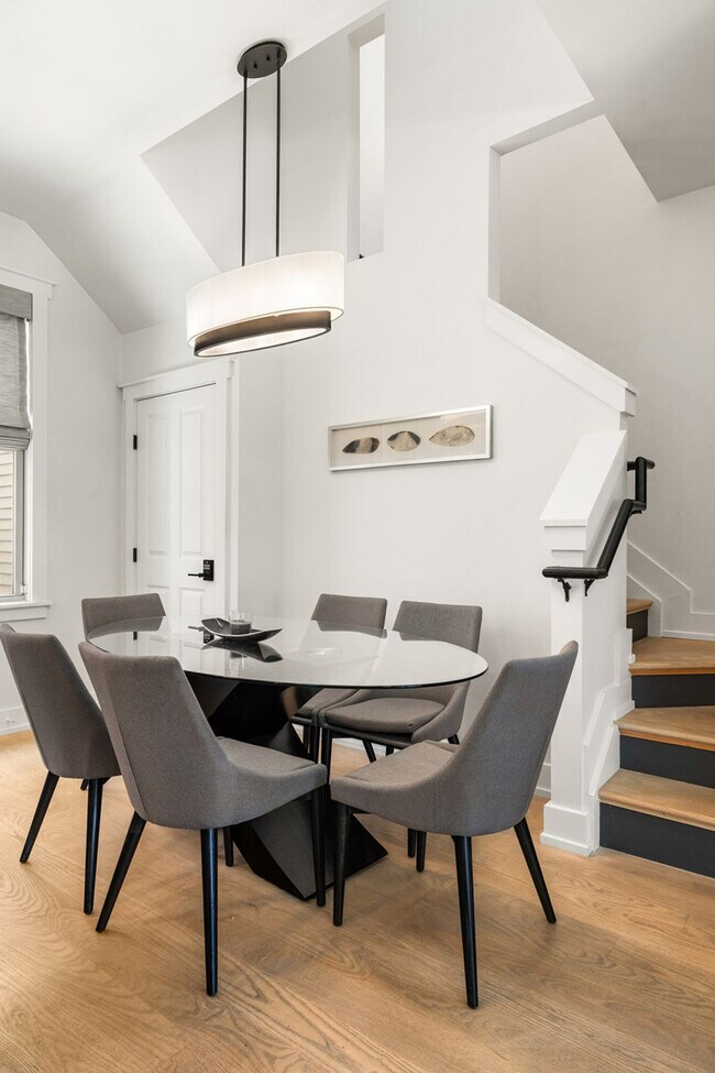 Building Photo - 1408 Pleasant St