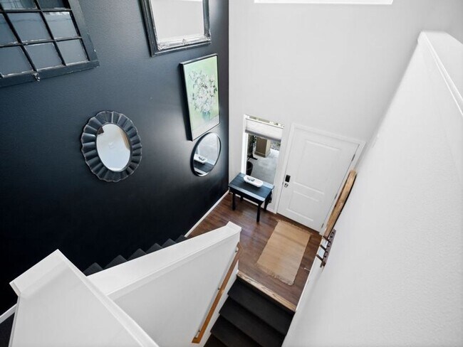 Building Photo - Desirable Kendall Yards Townhouse – Modern Living Near Downtown Spokane (Furnished)