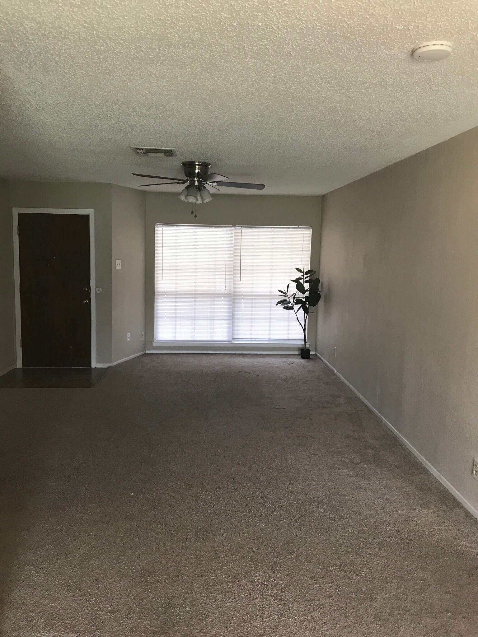 Building Photo - 5910 Lubbers Way