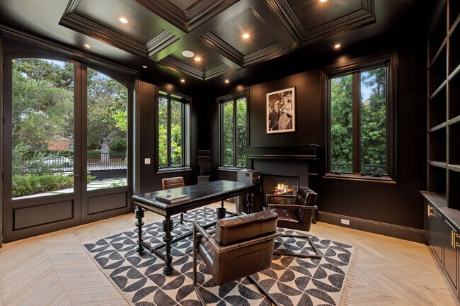 Building Photo - 517 N Camden Dr