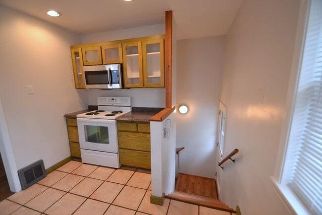 Building Photo - 3bd/2ba Seattle Home