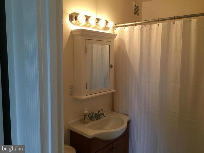 Building Photo - 1615 Q St NW