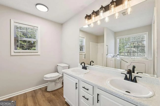 Building Photo - 7091 Greenridge Dr