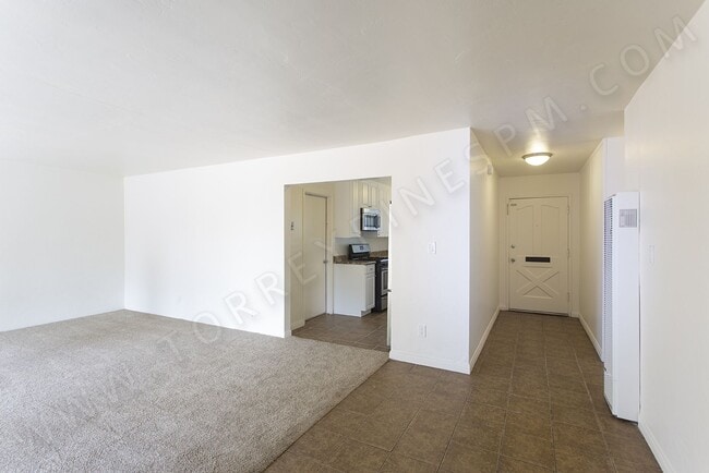 Building Photo - 1 MONTH FREE! 3 Br House with Garage, W/D ...