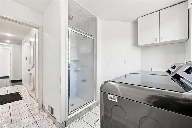 Building Photo - 6122 Trailwood Ln