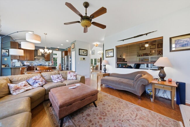 Building Photo - Stunning Mundelein Home on a Quiet Cul-de-Sac with Pond Views