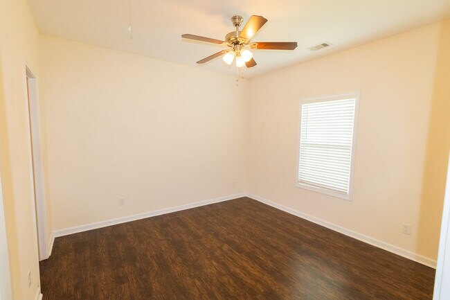 Building Photo - 235 Sawgrass Trail