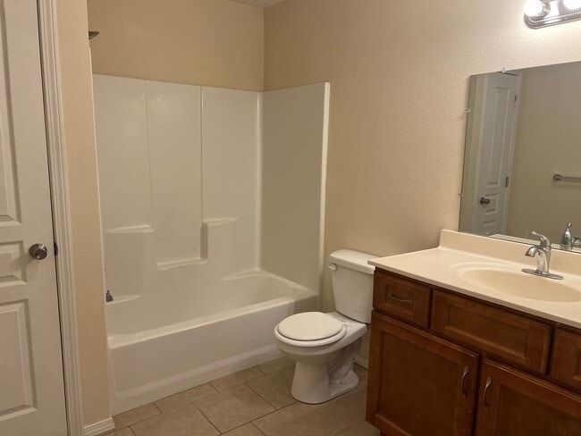 Building Photo - 1020 E Lynn St