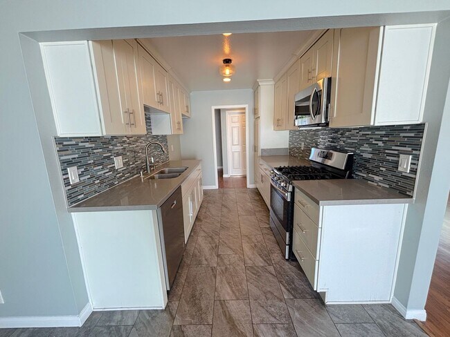 Building Photo - Clean and Upgraded 4 Bedroom Home Availabl...