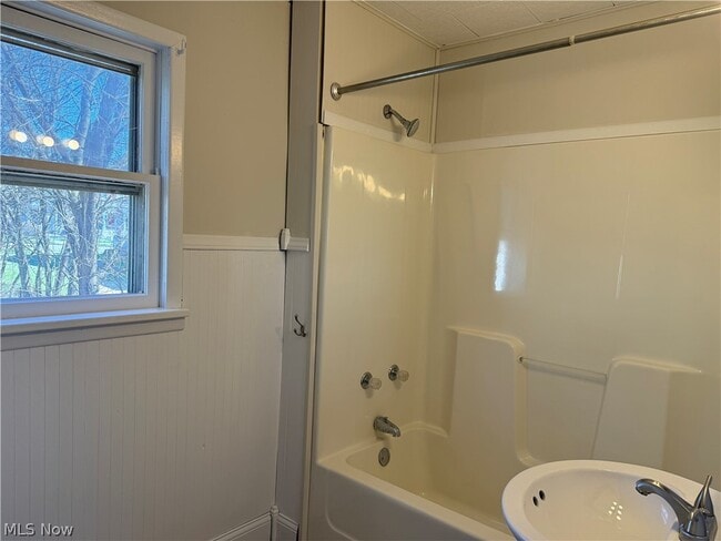 Building Photo - 110 S 8th St