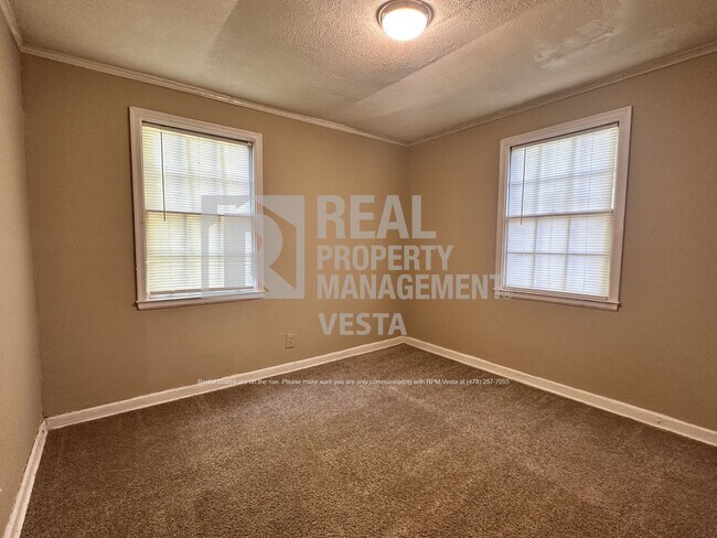 Building Photo - 3346 Shaw Dr