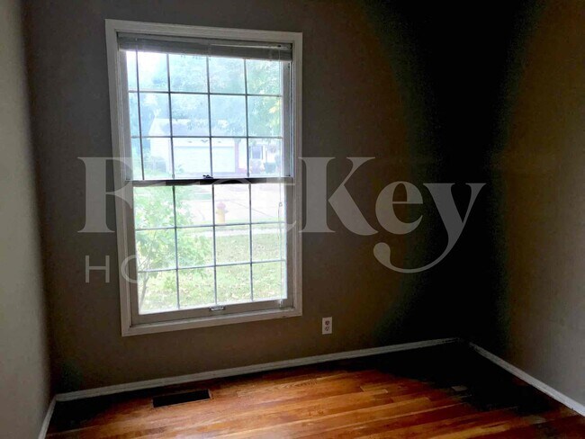 Building Photo - 1983 Greenheath Dr