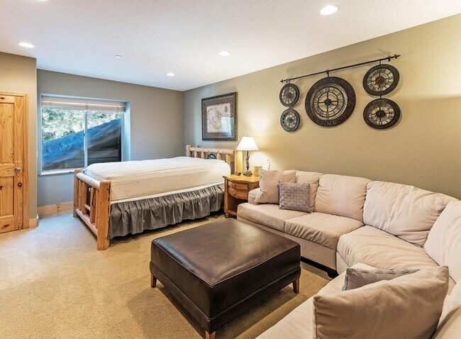 Building Photo - Charming Mountain Home