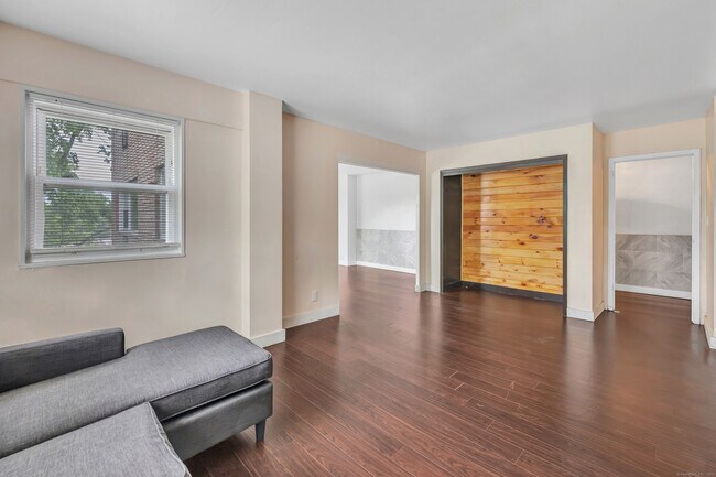 Building Photo - 25 Cartright St