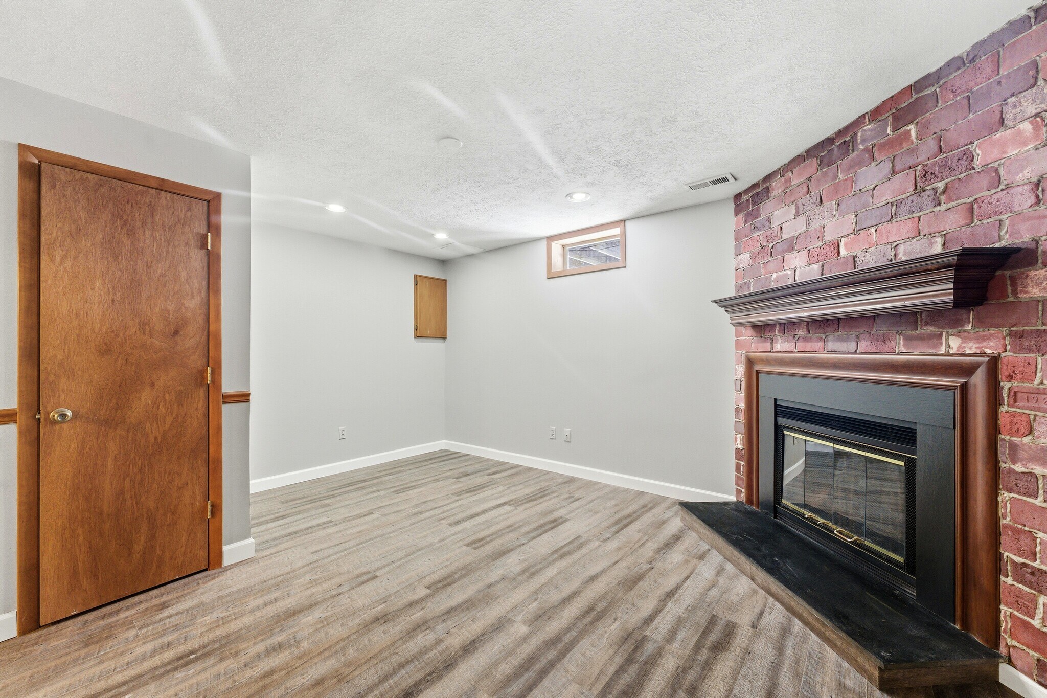 Building Photo - 217 Clearbrook Ct