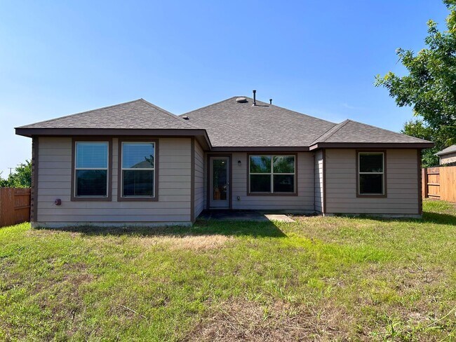 Building Photo - 2204 Tranquility Ln