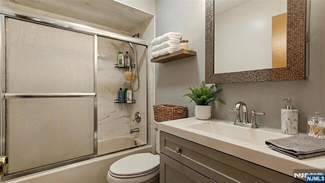 Building Photo - 700 Schuyler Ave