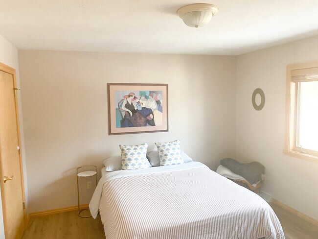 Building Photo - 13057 Velp Ave