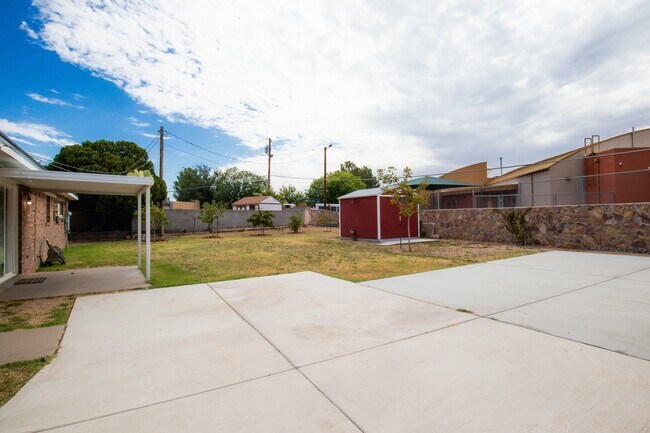 Building Photo - 1633 Stull Dr