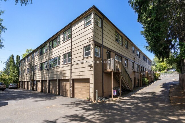 Building Photo - Welcoming 1 BD | 1 BA Conveniently Located...