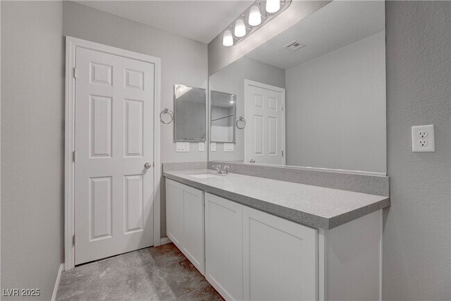 Building Photo - 10673 Sariah Skye Ave