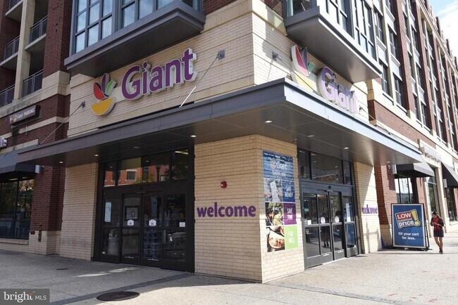 Building Photo - 1016 17th Pl NE