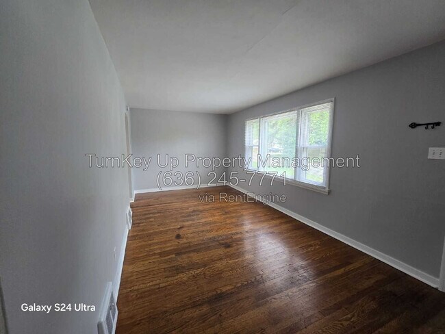 Building Photo - 325 S Marguerite Ave