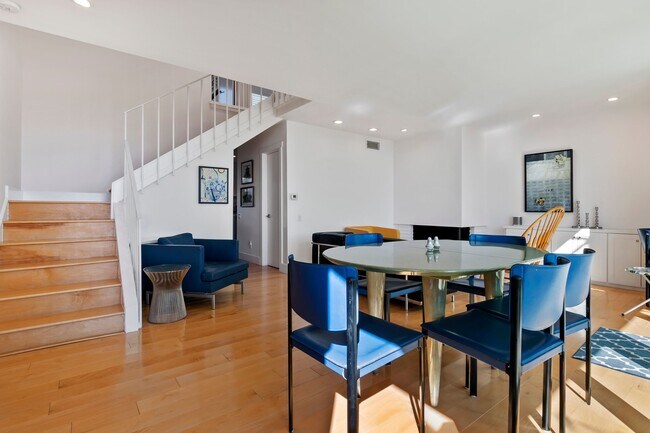 Building Photo - 6240 Tapia Dr