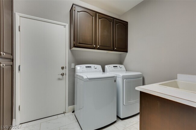 Building Photo - 152 Ultra Dr