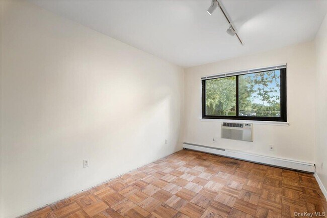 Building Photo - 356 Central Park Ave