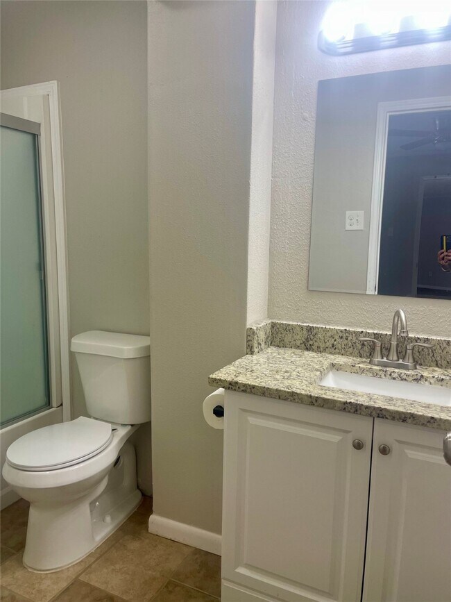 Building Photo - 2115 Yorktown Ct S