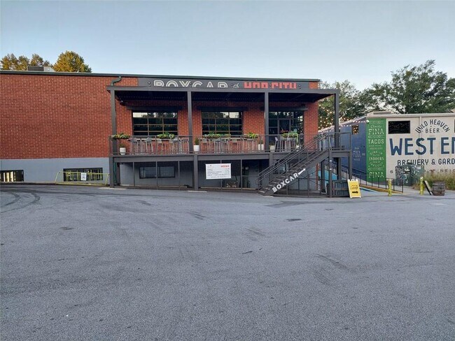 Building Photo - 547 Westmeath Dr SW