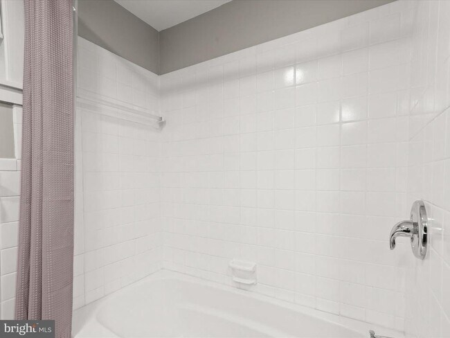 Building Photo - 12516 Two Farm Dr