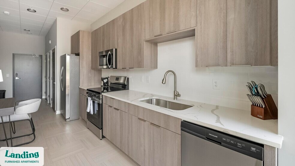 Building Photo - 600 19th St N