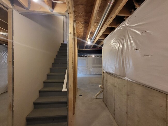 Building Photo - Spacious 4-Bedroom, 2.5-Bath Home Near Dow...
