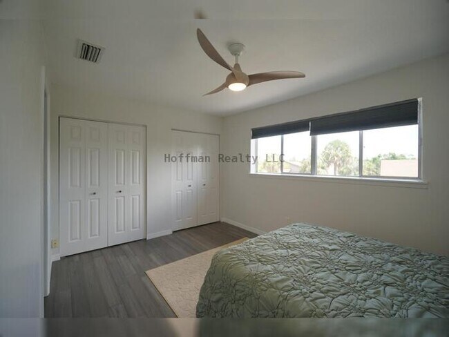 Building Photo - Waterfront 2BR Condo with Private Garage and Water Views in Tampa