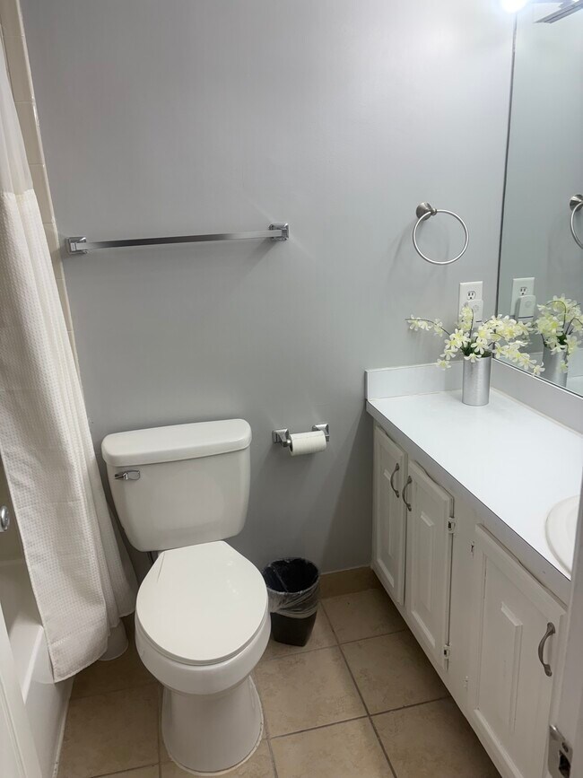 Building Photo - 1214 Potomac St NW