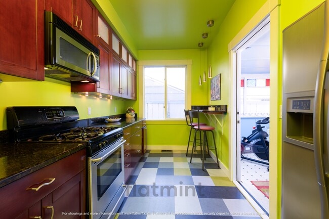 Building Photo - 750 N 75th St